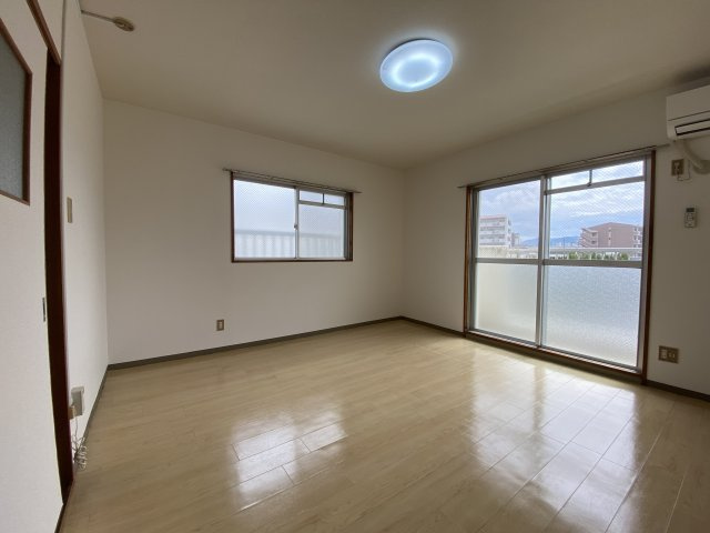 第2秋葉ビルの洋室|ゆったりした洋室です