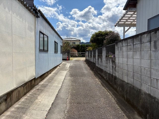 藤岡市西平井　中古1880の前面道路含む現地写真|前面道路