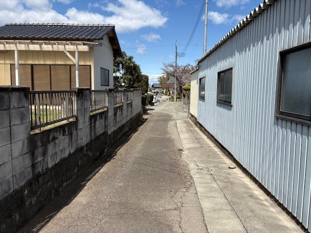 藤岡市西平井　中古1850の前面道路含む現地写真|全っ面道路