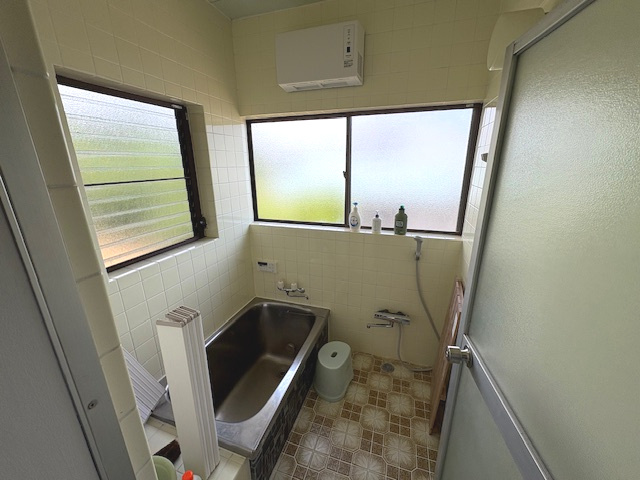 藤岡市西平井　中古1880の浴室