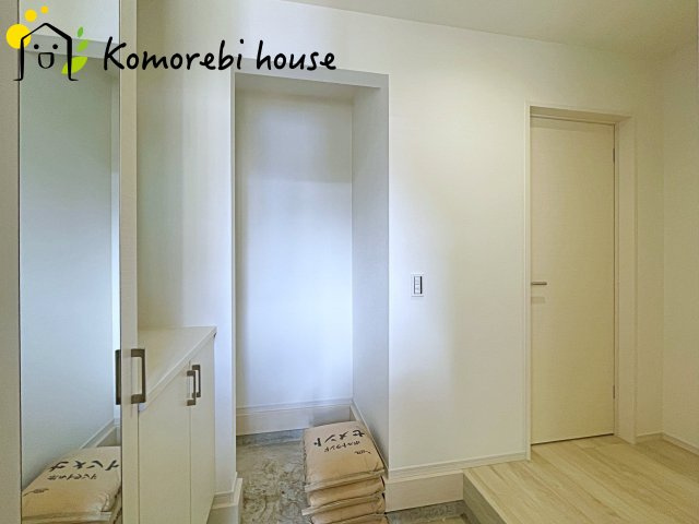 さいたま市見沼区蓮沼　8期　新築一戸建て　KIS　01の玄関