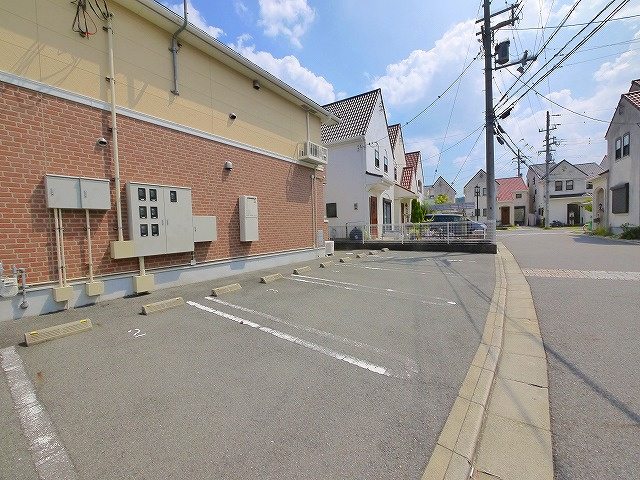 グランツ木津の駐車場