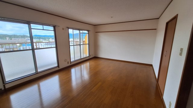 第二辻ハイツの居間・リビング