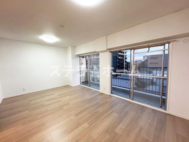 財形吹田ハイツの居間・リビング|ゆったりとした居間です