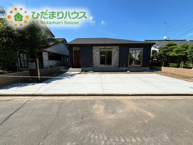 熊谷市拾六間　新築一戸建て　ブルーミングガーデン　01の駐車場|並列3台分のカースペースあります！
車の出し入れもラクラク♪