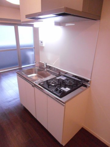 新大橋永谷マンションのキッチン|コンパクトなキッチンで掃除もラクラク