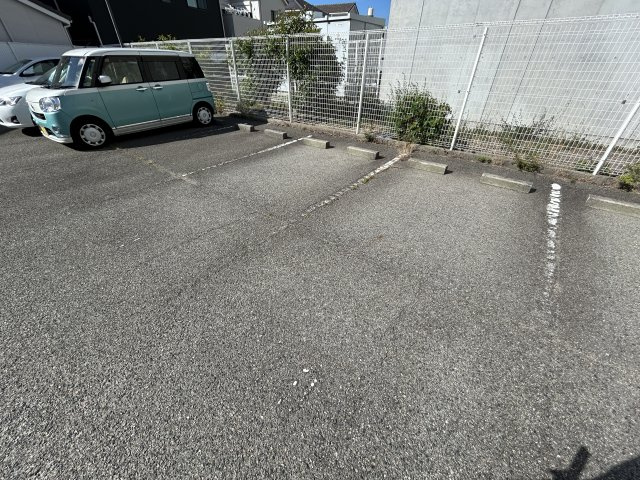 アーバンエース西神戸パルの駐車場
