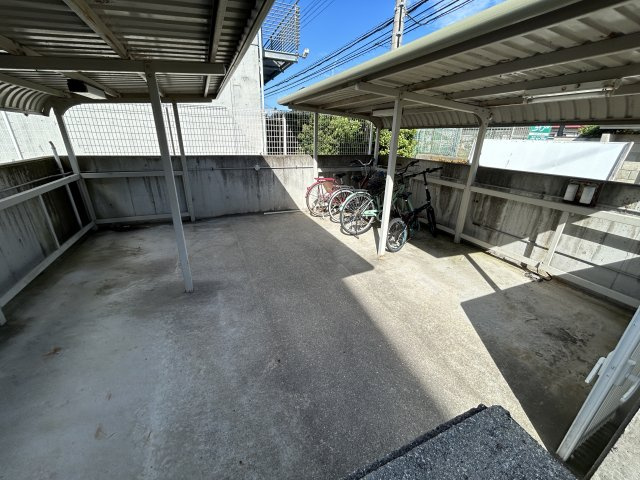 アーバンエース西神戸パルの駐車場