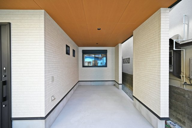 マドレコート東園田町1丁目新築て一戸建て│2LDK+2S│駐車1台可の駐車場|大切なお車を雨風から守れるビルトインガレージです。