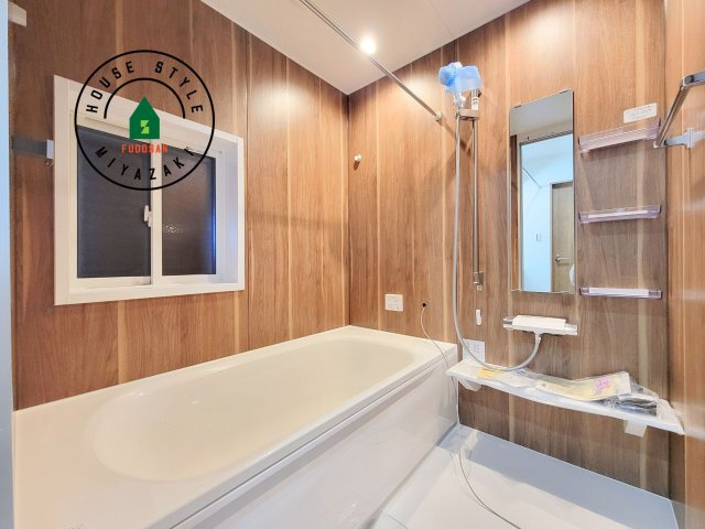 パティオニュータウン月見ヶ丘（26号棟）の浴室|1日の疲れを癒してくれる広々バスルーム。雨の日のお洗濯にも大活躍な浴室乾燥機付です！