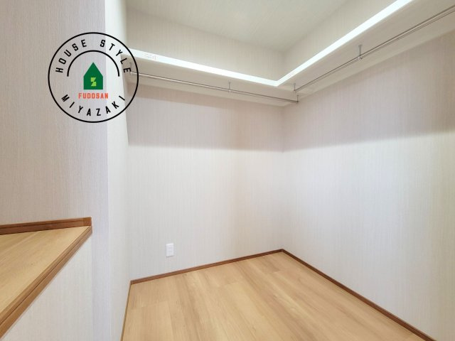 パティオニュータウン月見ヶ丘（26号棟）の収納|洋服や大きな荷物が多い方や人数の多いご家族などは、一般的なクローゼットよりもウォークインクローゼットのほうが使い勝手が良いです。