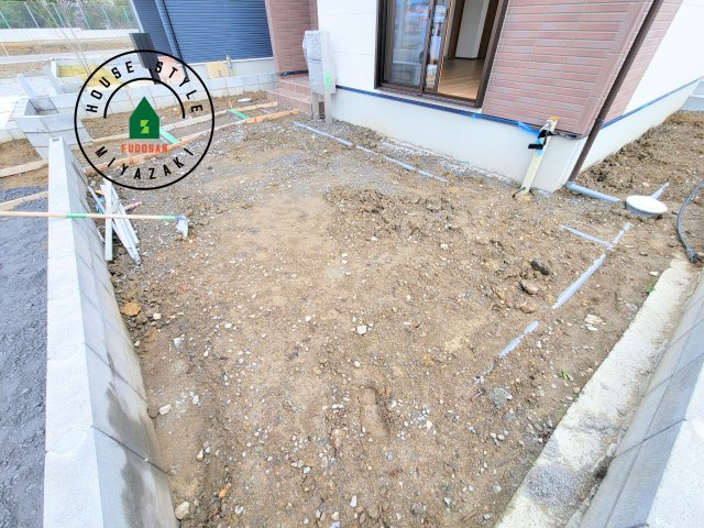 パティオニュータウン月見ヶ丘（26号棟）の庭|お庭で自由な時間を過ごせます。