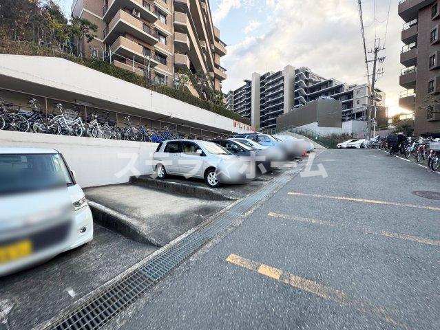 インペリアル千里青葉丘の駐車場|駐車場です
