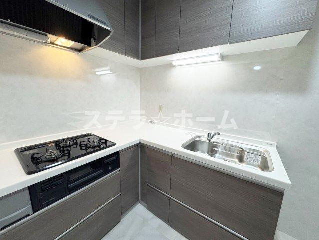 インペリアル千里青葉丘のキッチン|コンパクトなキッチンで掃除もラクラク