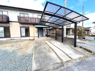 【駐車場】 | 駐車4台可能。カーポートとカースペースになります。