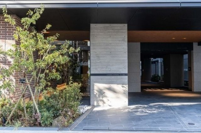 ラティエラ四谷のエントランス