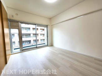 【洋室】 | 尼崎下の森住宅 | バルコニーに面した洋室６帖です♪令和７年３月室内リフォーム済み！お待たせ無しで即ご入居していただけます！！