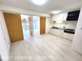 【居間・リビング】 | 尼崎下の森住宅 | LDKは室内中央に位置しており、ご家族が自然に集まれる空間です♪ぜひ現地をご覧ください！お気軽にネクストホープ不動産販売までお問い合わせを(^^)ピカピカリフォーム済みです♪