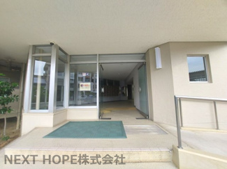 【エントランス】 | 尼崎下の森住宅 | お掃除のいき届いたエントランスです♪