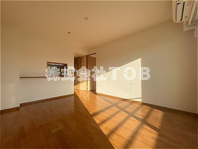 【居間・リビング】 | オーキッドスクエア | LD9帖※クリーニング中の撮影※