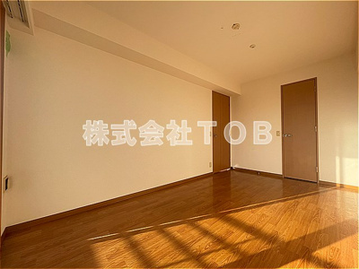 【洋室】 | オーキッドスクエア | 洋室7.2帖※クリーニング中の撮影※