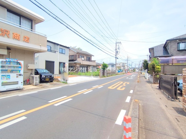 月々11万円台～　新築戸建　富士見市渡戸1期の前面道路含む現地写真|南東側8.0ｍ公道