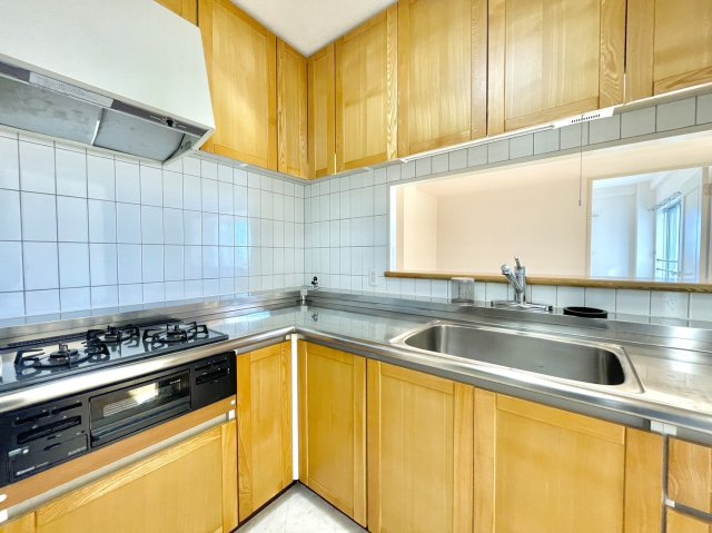 グランドメゾン住吉本町のキッチン|【キッチン】
長い時間滞在するキッチンだからこそ、食事の準備を楽しい時間に、スムーズに無駄なく作業できる、毎日を楽しくするキッチンです。