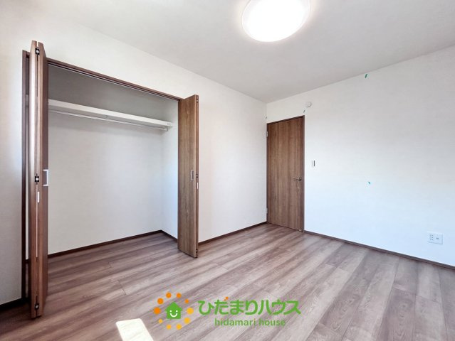 ワイウッドコート羽生市砂山第1期　新築一戸建て　07の収納|ハンガーラック付きの収納です♪