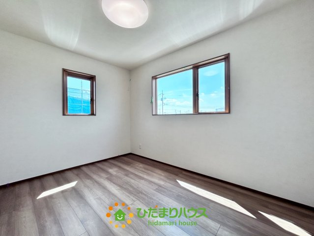 ワイウッドコート羽生市砂山第1期　新築一戸建て　07の子供部屋|日当たりが良く明るい子供部屋です♪