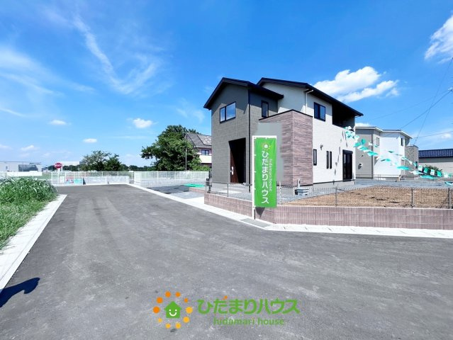 ワイウッドコート羽生市砂山第1期　新築一戸建て　07の前面道路含む現地写真|ゆとりのある前面道路です♪