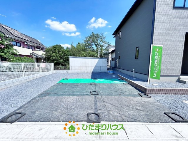 ワイウッドコート羽生市砂山第1期　新築一戸建て　07の駐車場|来客が来ても安心♪広々とした駐車スペースです♪