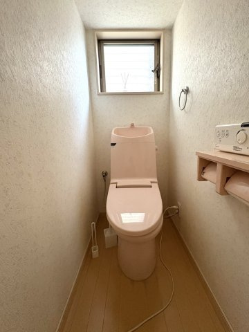 鳳南町　戸建のトイレ