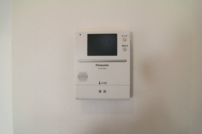 【居間・リビング】 | 南塚口町6丁目貸家　戸建て | ☆カラーＴＶインターホン♪