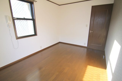 【子供部屋】 | 南塚口町6丁目貸家　戸建て | 2Ｆ　真中　洋室6．3帖