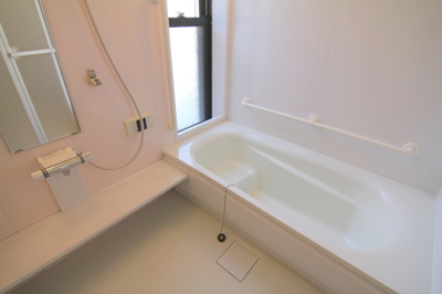 【浴室】 | 南塚口町6丁目貸家　戸建て | 浴室（追い焚き給湯）