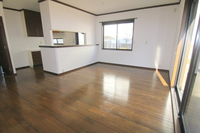 【居間・リビング】 | 南塚口町6丁目貸家　戸建て | ※写真は従前契約者がご入居前（２０２０．４）撮影分を代用・準備中
☆ＬＤＫ21．4帖