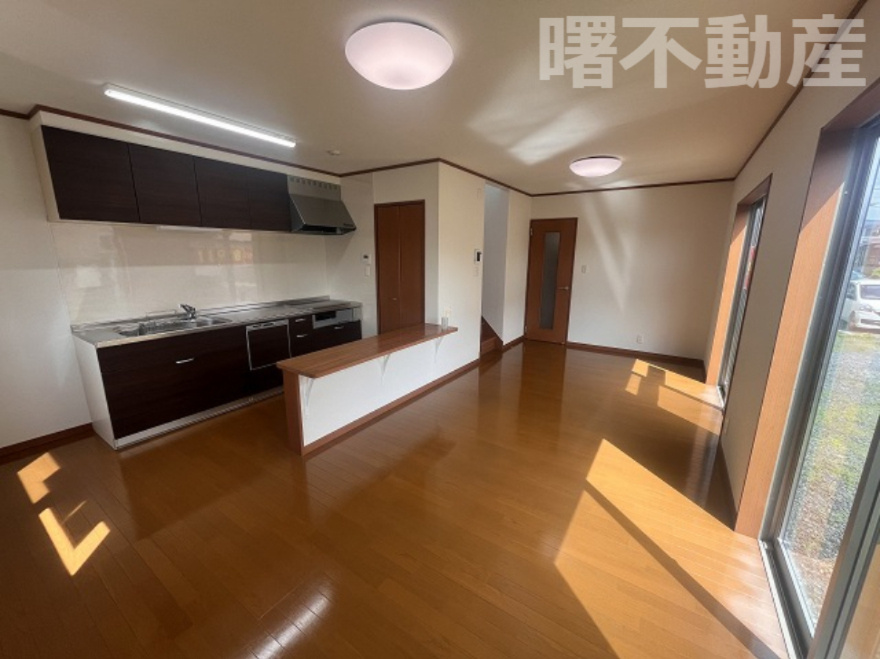 【成約特典有り】米沢市万世町牛森4150-31の居間・リビング|使いやすいリビングです