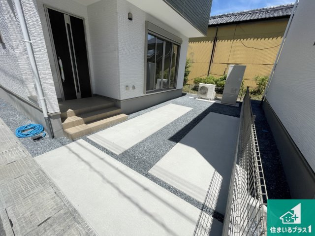 現地説明会開催　亀岡市京町　第2期　新築一戸建ての駐車場|駐車スペース！散水栓があるので、こまめに愛車を洗えます！