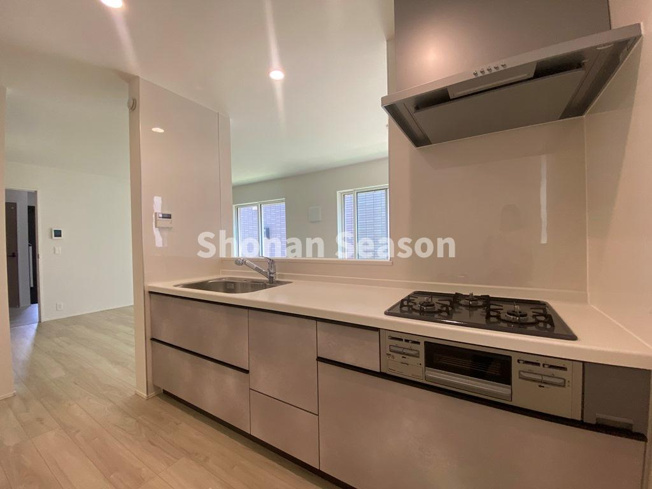 【キッチン】 | 大きなシンクと作業台スペースで、家事効率もUPするシステムキッチン◎