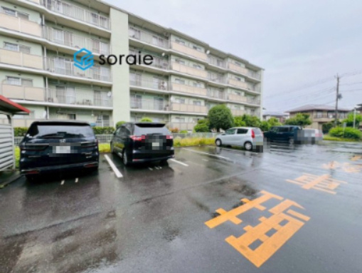 緑ハイツマンションの駐車場