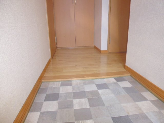 ピオーネ三宅の玄関