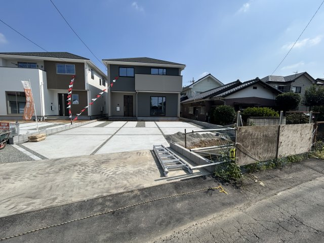 新築　前橋市朝倉町2期　2号棟の駐車場|現地写真　駐車スペースは並列3台分可能です！

