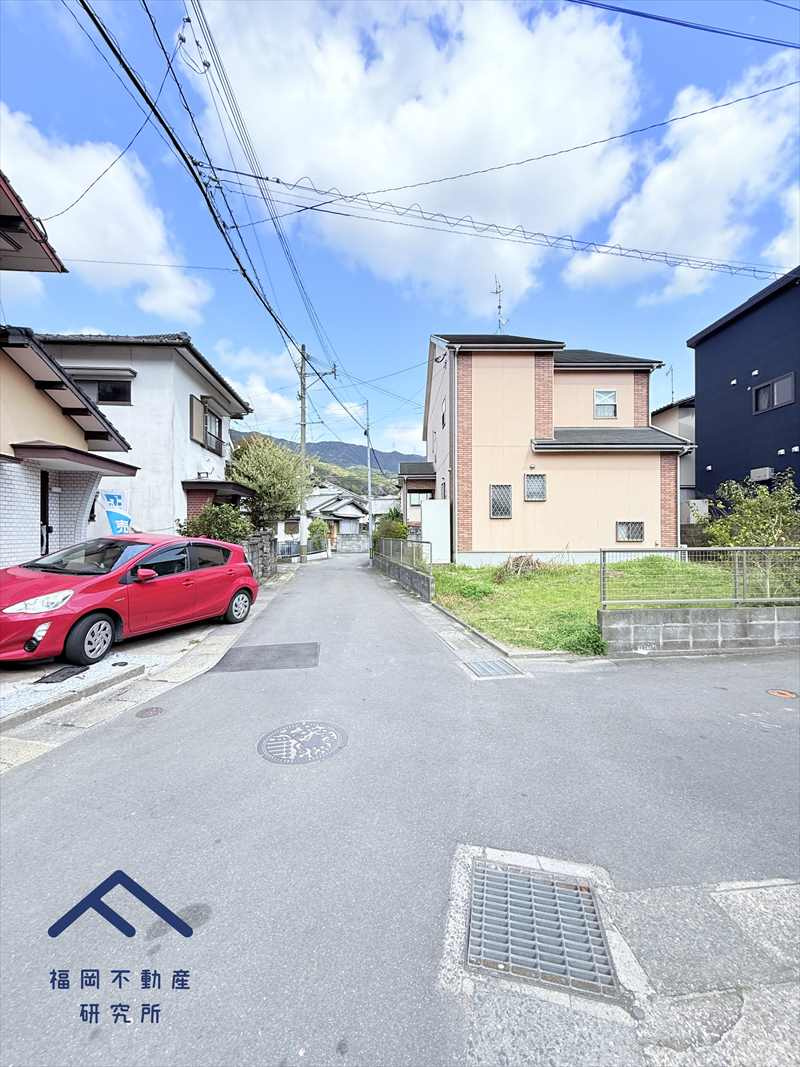 早良区脇山２丁目　戸建ての前面道路含む現地写真