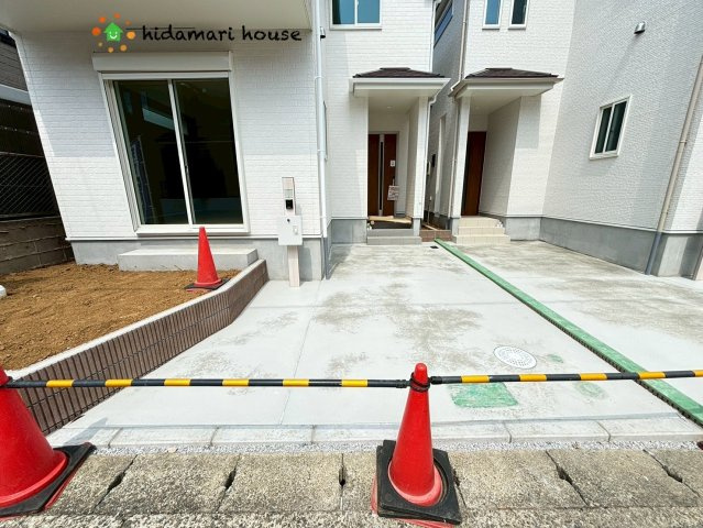 西区プラザ第2　新築戸建　ハートフルタウン01の駐車場