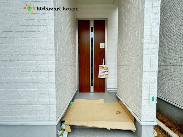 西区プラザ第2　新築戸建　ハートフルタウン01の玄関