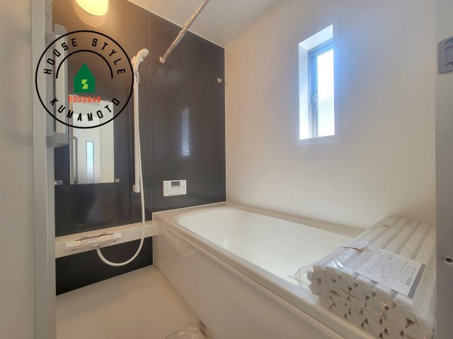 宇土市岩古曽町第2-7棟（4号棟）の浴室|1日の疲れを癒してくれる広々バスルーム。雨の日のお洗濯にも大活躍な浴室乾燥機付です！