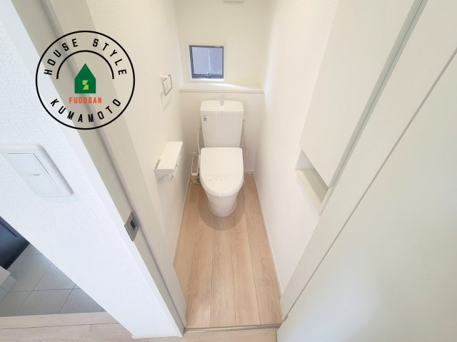 宇土市岩古曽町第2-7棟（4号棟）のトイレ|温水洗浄便座を完備しております。2ヶ所にトイレがあるのは朝の慌ただしい時間も安心です。