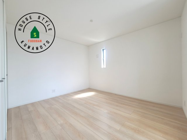 宇土市岩古曽町第2-7棟（4号棟）の寝室|主寝室には収納力に優れたクローゼットがありますので、お部屋もすっきり片付きます。