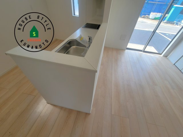 宇土市岩古曽町第2-7棟（4号棟）のダイニング|キッチンから立ち込める香りが今日の料理を期待させます。