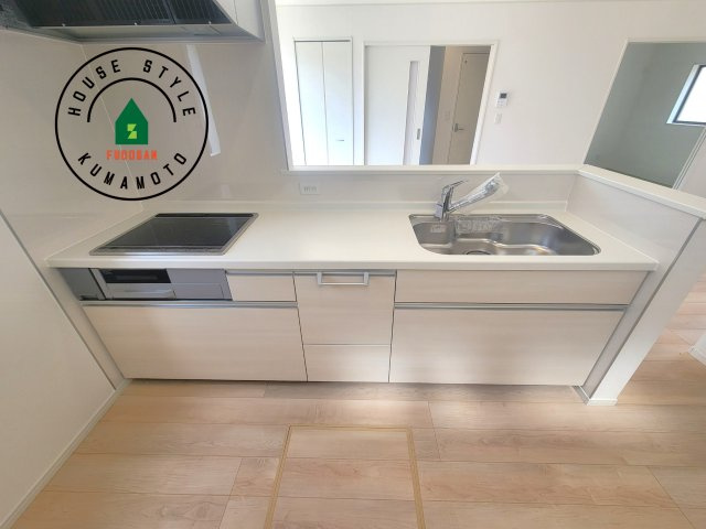 宇土市岩古曽町第2-7棟（4号棟）のキッチン|ご家族を近くに感じられる対面キッチンのLDK。会話もはずみそうですね。